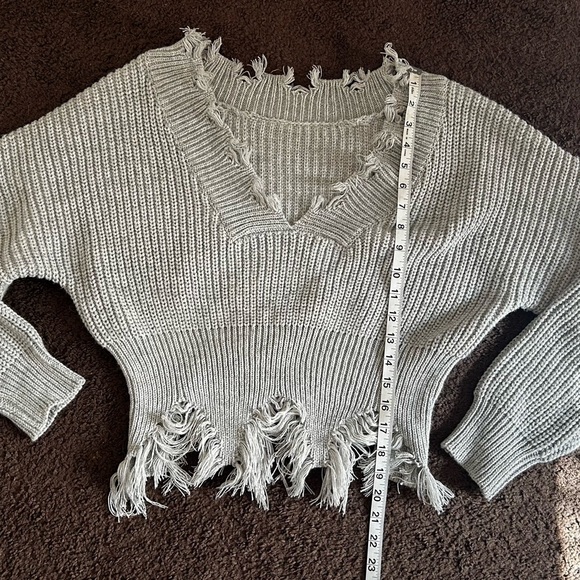 Hera | Cropped | Distressed | Sweater - Picture 10 of 10